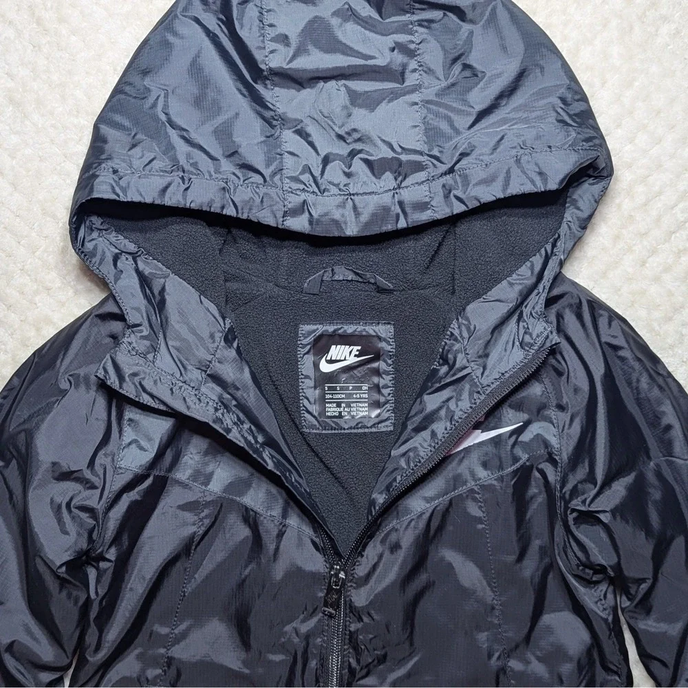 Nike Kids Black Windrunner Hooded Fleece Lined Windbreaker Jacket Size 5 4-5 YRS